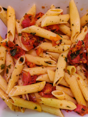 Salade de penne rigate au thon